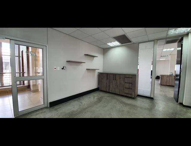 585M² OFFICE FOR SALE IN LONEHILL